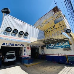 Llantilandia (Santiago de Querétaro)