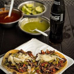 Los Originales Súper Tacos De Pirineos (Santiago de Querétaro)