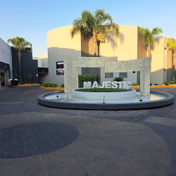 Majestic Auto Hotel & Suites (El Pueblito)